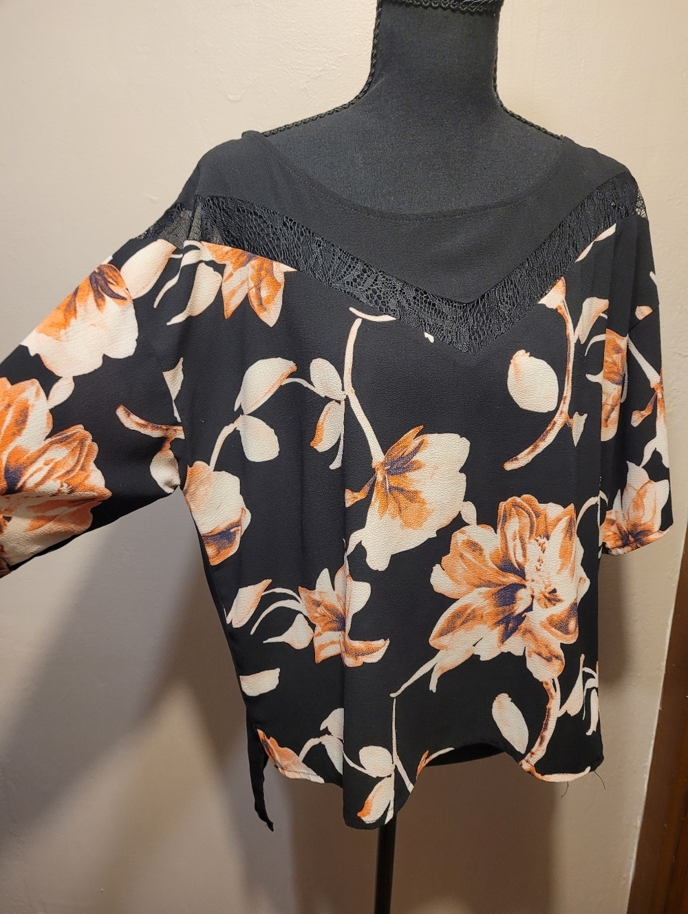 BKE Boutique Floral Sheer Top